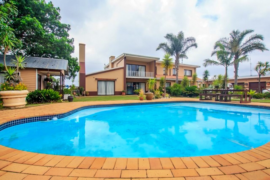 8 Bedroom Property for Sale in Greenfields Western Cape